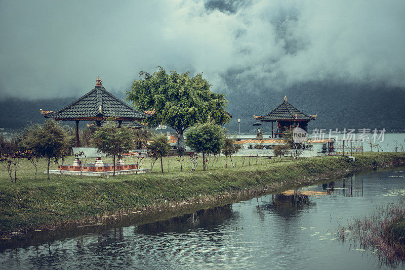 公园靠近Pura Ulun Danu Beatan寺庙在巴厘岛，印度尼西亚